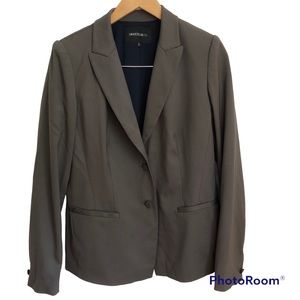 LAFAYETTE 148 virgin wool blazer with single breast button closure size 8